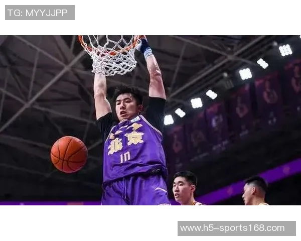 邹雨宸高效表现12投9中罚球10中8砍下27分11板成为内线核心力量